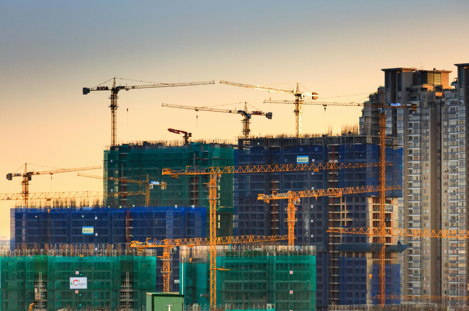 what is commercial construction